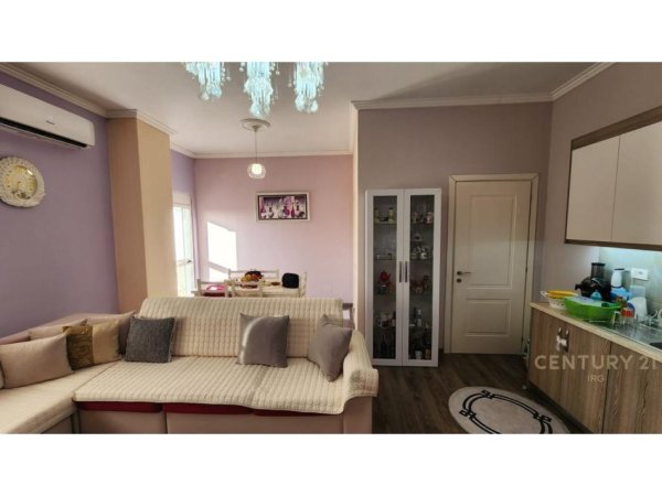 Tirane, jepet me qera apartament 2+1 Kati 2, 74 m² 400 € 
