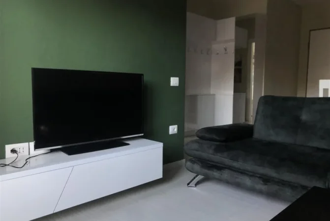 Tirane, jepet me qera apartament 2+1+Ballkon Kati 4, 78 m² 1.000 € (STADIUMI DINAMO)