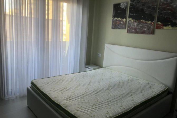 Tirane, jepet me qera apartament 2+1+Ballkon Kati 4, 78 m² 1.000 € (STADIUMI DINAMO)