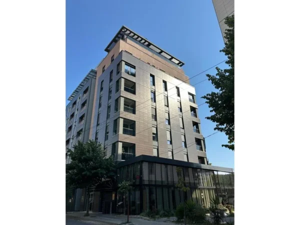 Tirane, jepet me qera zyre Kati 7, 167 m² 2.200 € (prane Qendres)