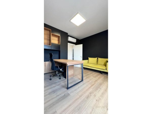 Tirane, jepet me qera zyre Kati 7, 167 m² 2.200 € (prane Qendres)