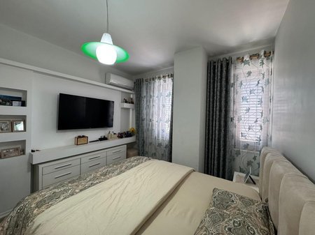 Tirane, jepet me qera apartament 2+1+Ballkon Kati 7, 77 m² 750 € 