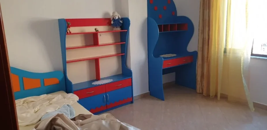 Tirane, jepet me qera apartament 2+1+Ballkon Kati 1, 90 m² 450 € (idriz dollaku)