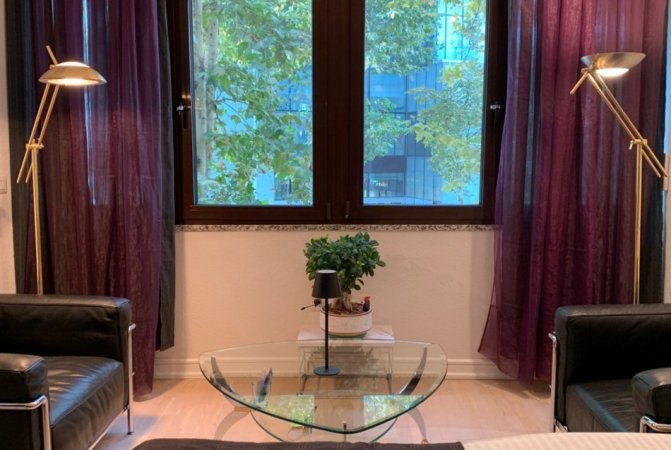 Tirane, jepet me qera zyre Kati 1, 70 m² 1.500 € (QENDER)
