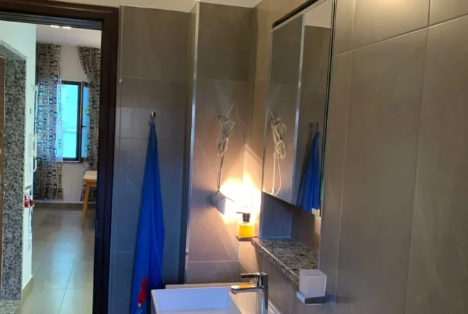 Tirane, jepet me qera zyre Kati 1, 70 m² 1.500 € (QENDER)