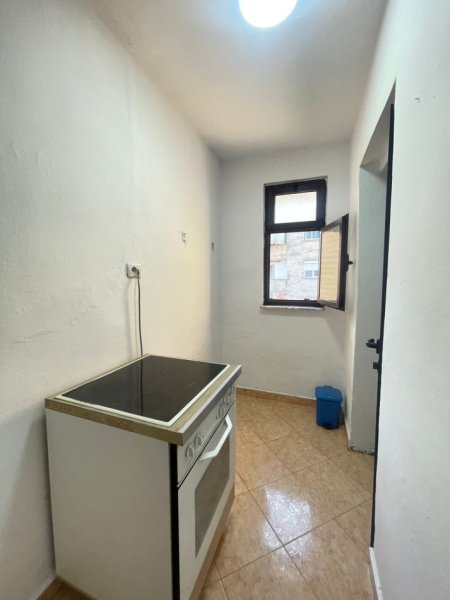 Jepet Apartament 2+1 tek Rruga kavajes