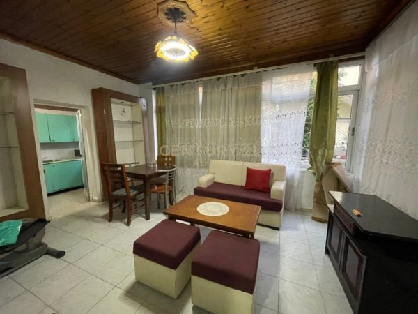 Tirane, jepet me qera apartament 1+1 Kati 1, 50 m² 350 €