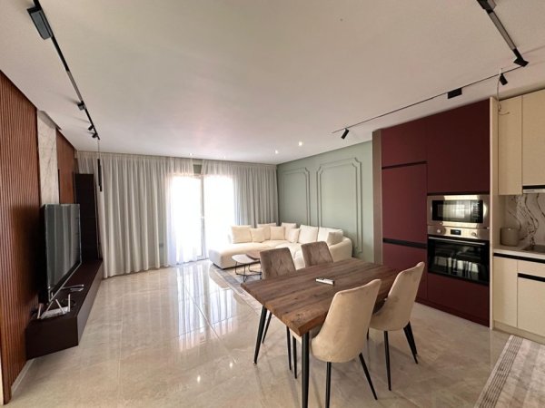 Tirane, jepet me qera apartament 2+1 Kati 4, 110 m² 750 €