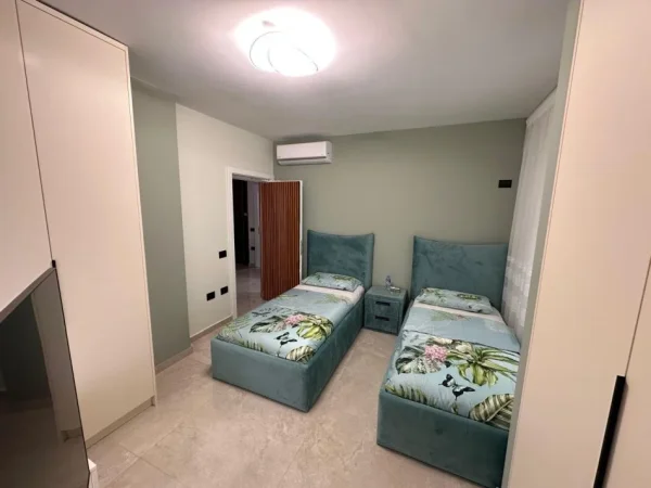 Tirane, jepet me qera apartament 2+1 Kati 4, 110 m² 750 €