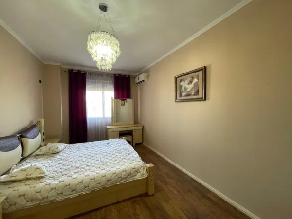 Tirane, jepet me qera apartament 2+1 Kati 2, 95 m² 420 € 