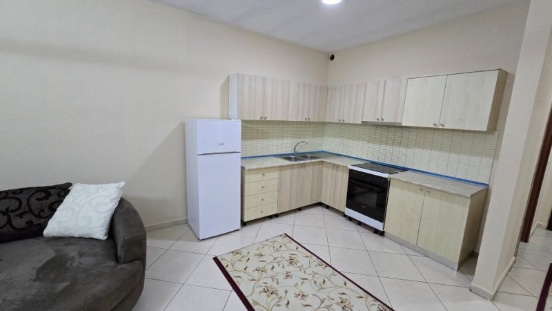 Tirane, jap me qera apartament 2+1+Ballkon Kati 6, 110 m² 450 € (Rruga Kongresi Manastirit)