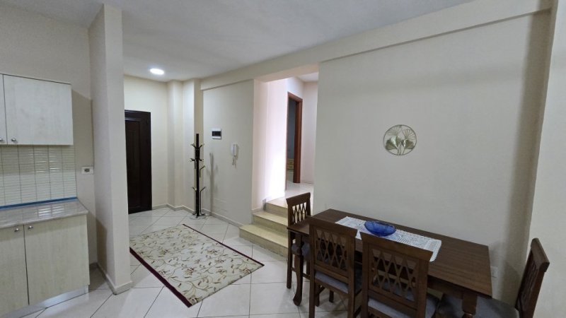 Tirane, jap me qera apartament 2+1+Ballkon Kati 6, 110 m² 450 € (Rruga Kongresi Manastirit)