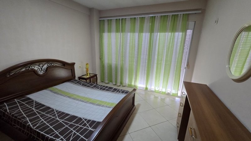 Tirane, jap me qera apartament 2+1+Ballkon Kati 6, 110 m² 450 € (Rruga Kongresi Manastirit)