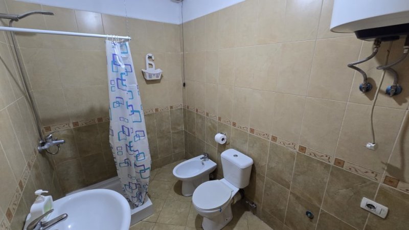 Tirane, jap me qera apartament 2+1+Ballkon Kati 6, 110 m² 450 € (Rruga Kongresi Manastirit)