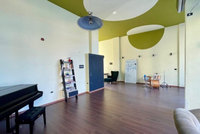 Tirane, jepet me qera dyqan Kati 0, 75 m² 700 € (QYTET STUDENTI)