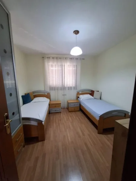 Tirane, jepet me qera apartament 2+1 , 82 m² 660 € (ali demi)
