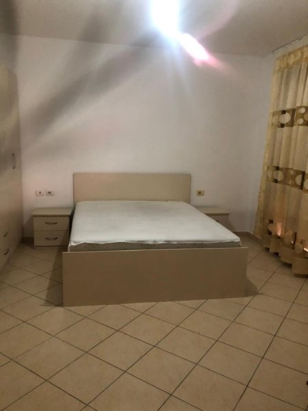 Tirane, jepet me qera apartament 2+1+Ballkon Kati 2, 100 m² 500 € (selita e vjeter)