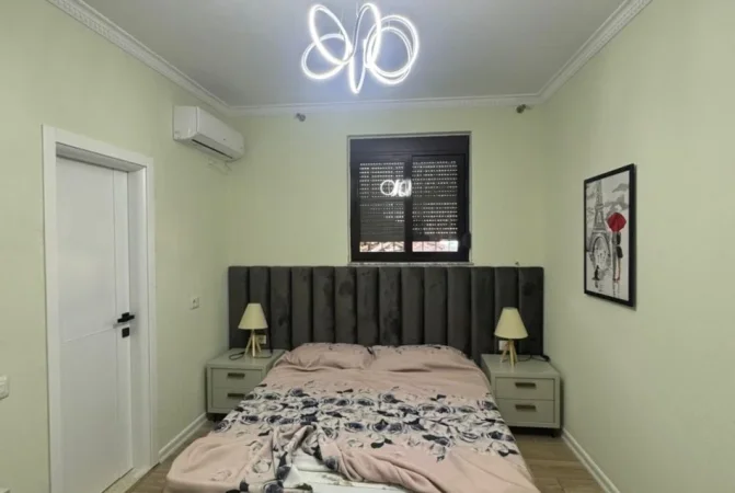 Tirane, jepet me qera apartament 3+1+Ballkon Kati 4, 100 m² 1.000 € (BULEVARDI BAJRAM CURRI)