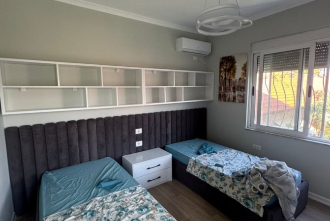 Tirane, jepet me qera apartament 3+1+Ballkon Kati 4, 100 m² 1.000 € (BULEVARDI BAJRAM CURRI)