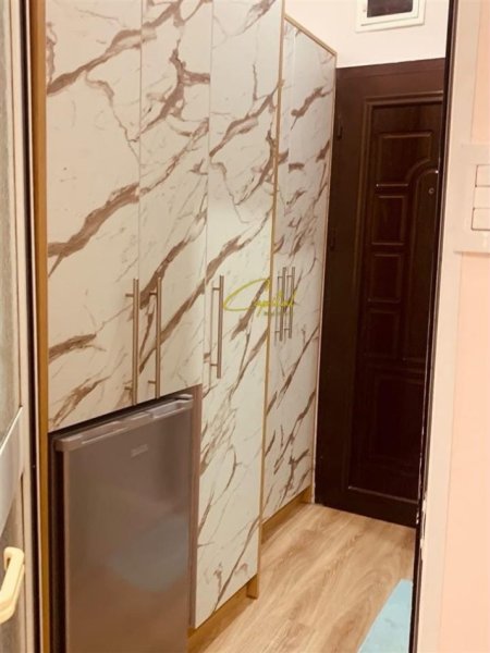 Tirane, jepet me qera apartament 1+1 Kati 8, 38 m² 400 € (RRUGA MINE PEZA)