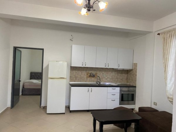 Tirane, jepet me qera apartament 1+1 Kati 0, 48 m² 300 € (ne rrugen 5 Maji Tirane.)
