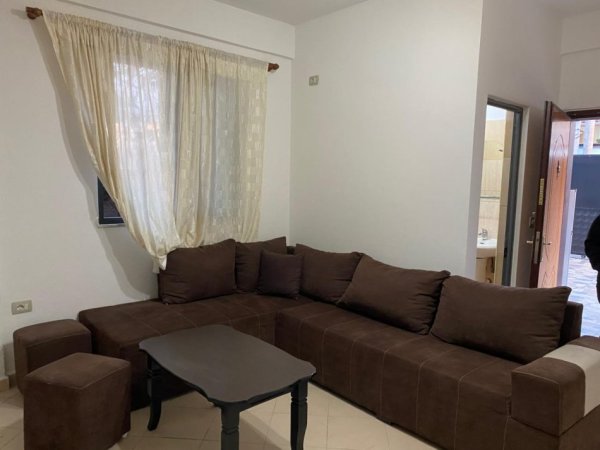 Tirane, jepet me qera apartament 1+1 Kati 0, 48 m² 300 € (ne rrugen 5 Maji Tirane.)