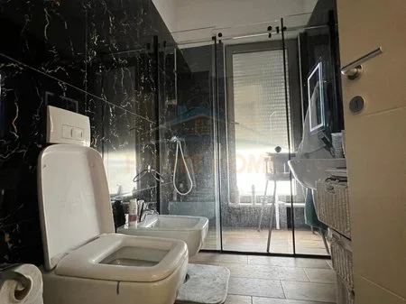 Tirane, shitet apartament 2+1+2+Post Parkimi+Ballkon Kati 5, 126 m² 385.000 € (Rruga e Kavajes, Kompleksi Delijorgji)