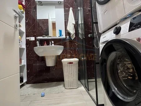 Tirane, shitet apartament 2+1+2+Post Parkimi+Ballkon Kati 5, 126 m² 385.000 € (Rruga e Kavajes, Kompleksi Delijorgji)