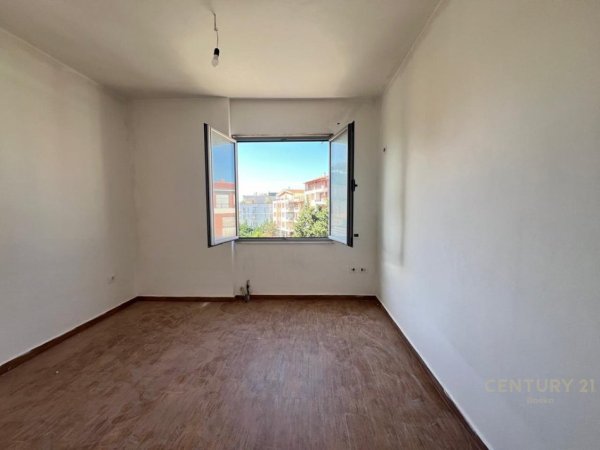Tirane, shitet apartament 3+1 Kati 4, 119 m² 130.900 € 