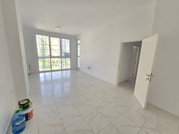 Tirane, jepet me qera apartament 3+1+Ballkon Kati 3, 111 m² 900 € (QEMAL BUTKA)