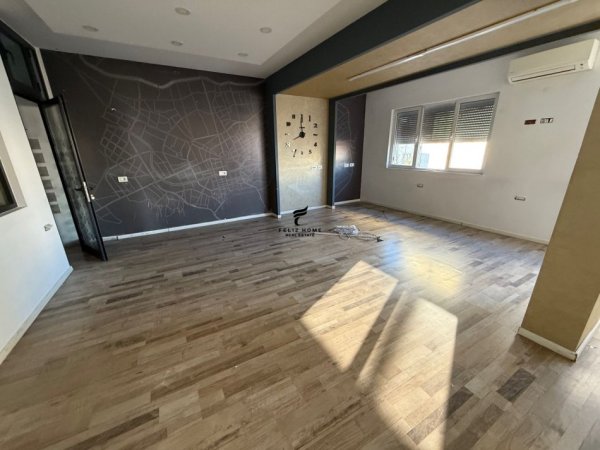 Tirane, jepet me qera zyre Kati 4, 120 m² 1.400 € (SHESHI WILLSON)