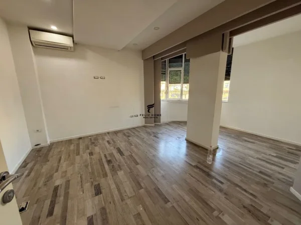 Tirane, jepet me qera zyre Kati 4, 120 m² 1.400 € (SHESHI WILLSON)