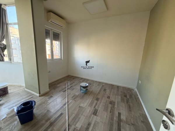 Tirane, jepet me qera zyre Kati 4, 120 m² 1.400 € (SHESHI WILLSON)