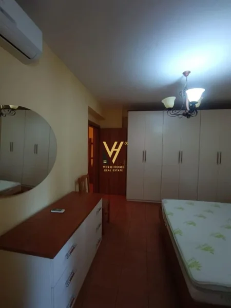 Tirane, jepet me qera apartament 1+1+Ballkon Kati 6, 70 m² 550 € (ISH PARKU)