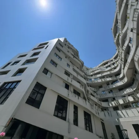 Tirane, shitet apartament 2+1 , 123 m² 279.000 € (vasil shanto)