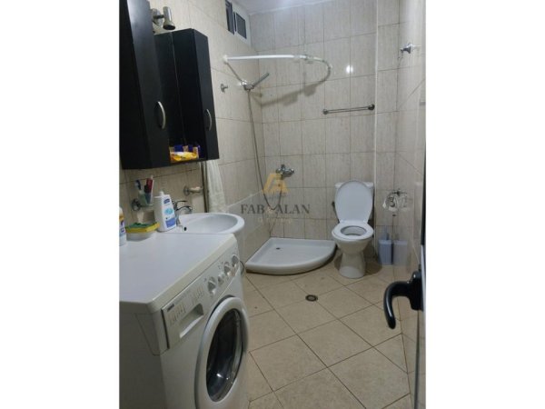Tirane, jepet me qera apartament 2+1 Kati 2, 450 € (Oxhaku)