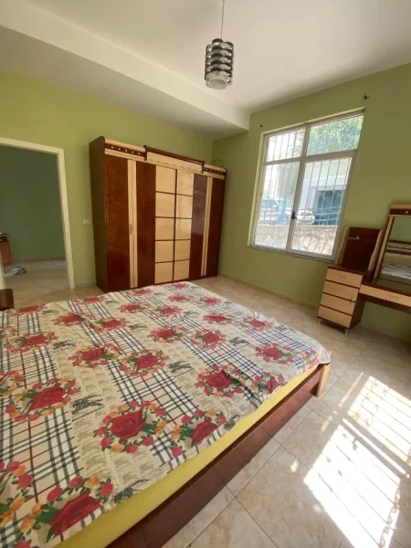 Tirane, jepet me qera apartament 2+1+Ballkon Kati 1, 100 m² 500 € (AFER FONDACIONIT ELEONORE)