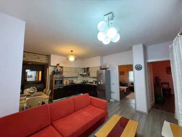 Tirane, shitet apartament 2+1+Ballkon Kati 4, 104 m² 125.000 € (FRESK)