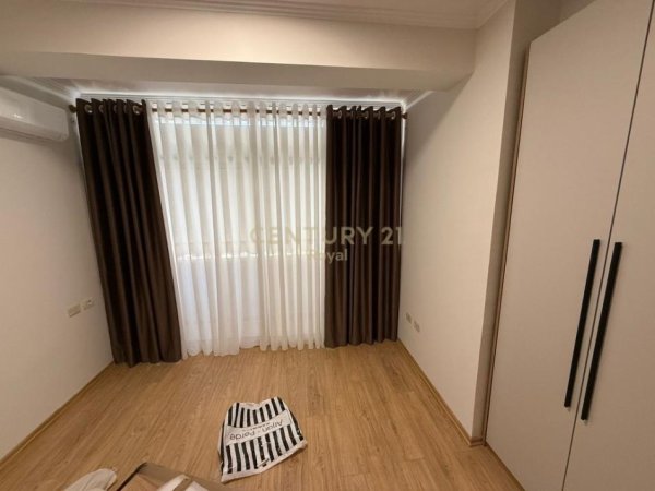 Tirane, jepet me qera apartament 2+1 Kati 4, 131 m² 900 € (Zogu i Zi)