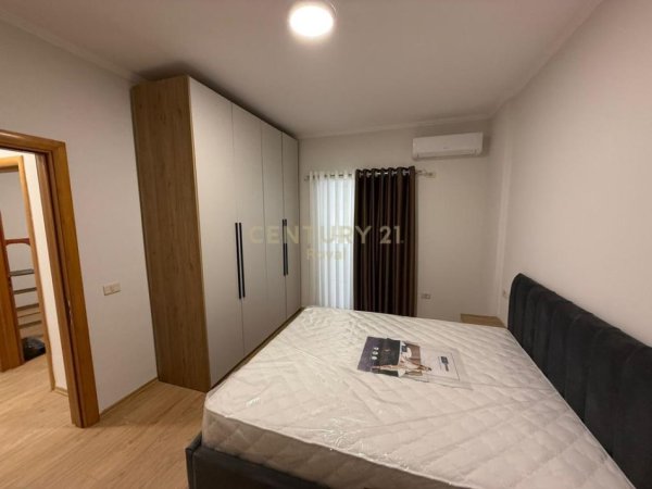 Tirane, jepet me qera apartament 2+1 Kati 4, 131 m² 900 € (Zogu i Zi)
