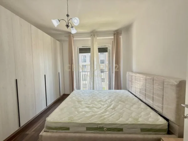 jepet me qera apartament 2+1 , 87 m² 550 €