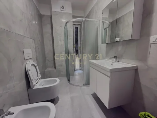 jepet me qera apartament 2+1 , 87 m² 550 €