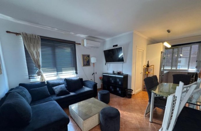Tirane, jepet me qera apartament 2+1+Aneks+Ballkon Kati 5, 65 m² 550 €