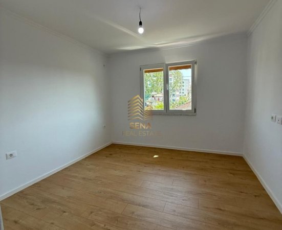 Tirane, shitet apartament 2+1+Ballkon Kati 2, 72 m² 122.000 € (Rruga Ali Demi)