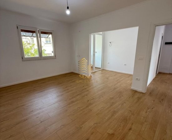 Tirane, shitet apartament 2+1+Ballkon Kati 2, 72 m² 122.000 € (Rruga Ali Demi)