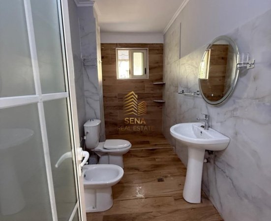 Tirane, shitet apartament 2+1+Ballkon Kati 2, 72 m² 122.000 € (Rruga Ali Demi)
