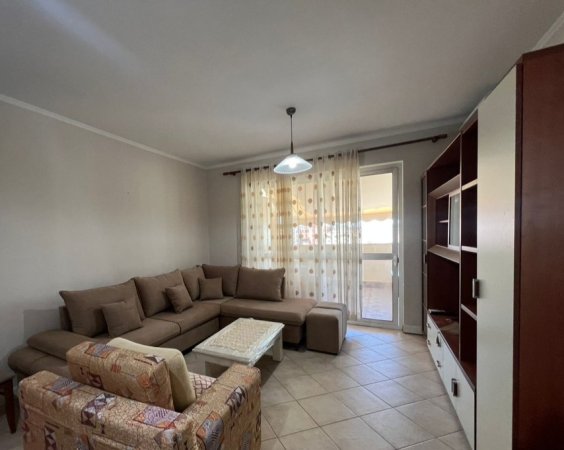Tirane, jepet me qera apartament 2+1+Aneks+Ballkon Kati 8, 95 m² 700 €