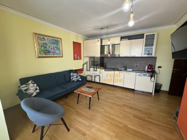 Tirane, jepet me qera apartament 2+1+Ballkon Kati 11, 80 m² 900 € (Air Albania)