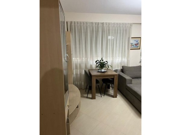 Tirane, jepet me qera apartament 1+1 Kati 8, 60 m² 700 € 