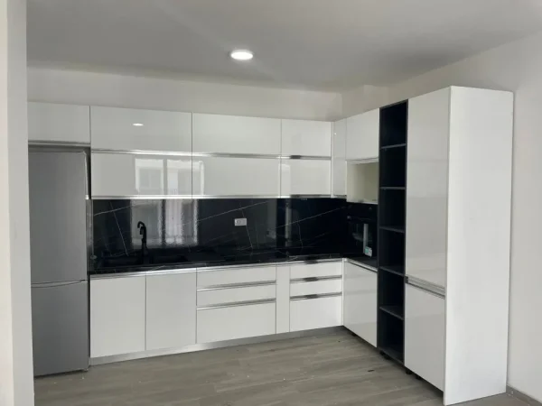 Tirane, jepet me qera apartament 3+1+Ballkon Kati 3, 117 m² 450 € (5 maj)